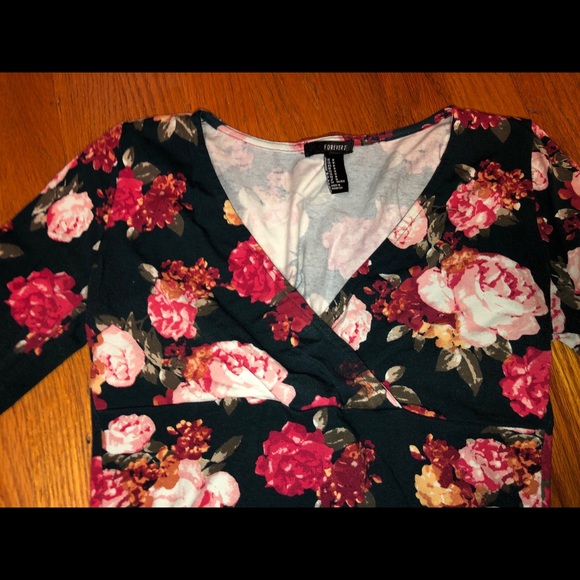 Forever 21 long-sleeve crop top - Picture 2 of 5